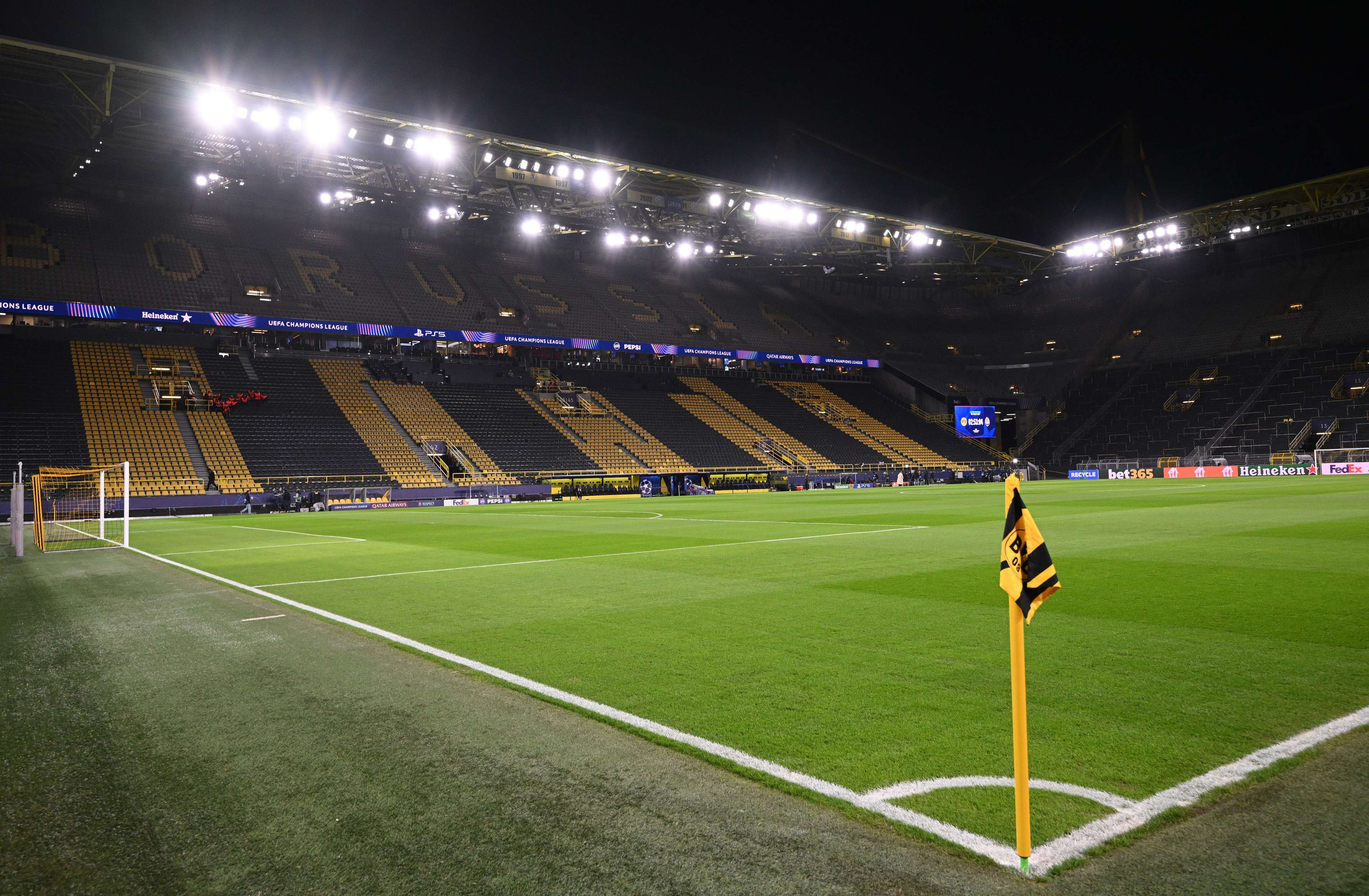 赛前湖人球迷向哈里森喊道：很棒的交易！我们爱你！.